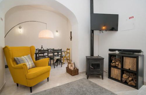 Gorjoes Villa | Traditional Countryside Quinta in Santa Barbara de Nexe
