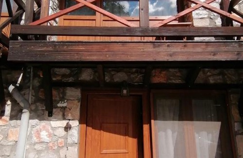 Elatochori Apartment | Traditional Stone Cottage in Palio Elatohori