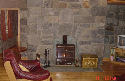 Kilchreest House | Traditional Stone Cottage 300 years+