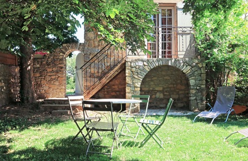 Lussan House | Traditional stone house in a rural and quiet area