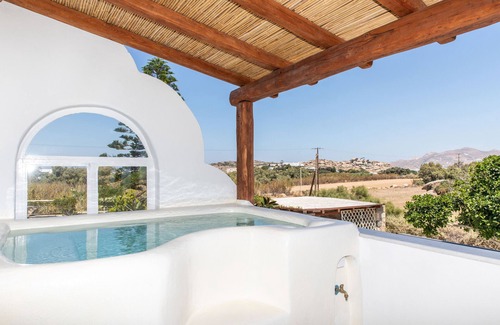 Agios Prokopios House | Traditional Styled Apartment With Private Outdoor Jacuzzi