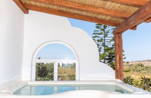 Agios Prokopios House | Traditional Styled Apartment With Private Outdoor Jacuzzi