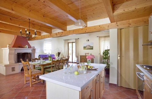 Ripenda Kras Apartment | Traditional two-bedroom Apartment with Terrace Kazun