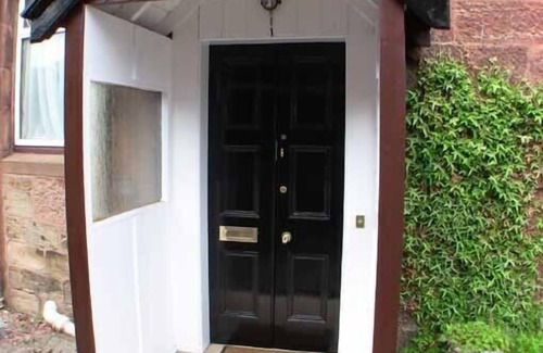 Bothwell Apartment | Traditional2-bed conversion in Bothwell village, near Glasgow