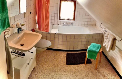 Gais Apartment | Traditionelle Appenzellerwohnung mit Garten und Spielplatz