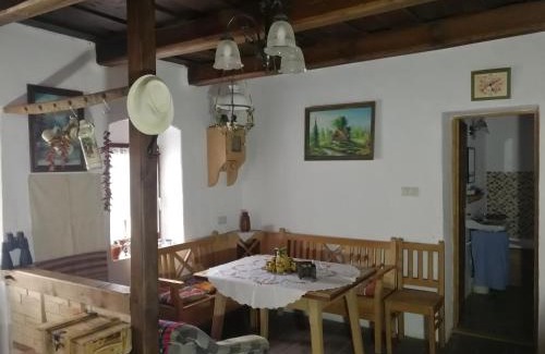 Tekenye House | Traditionelles Bauernhaus Flieder