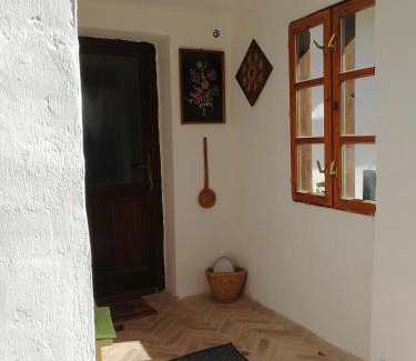 Tekenye House | Traditionelles Bauernhaus Flieder