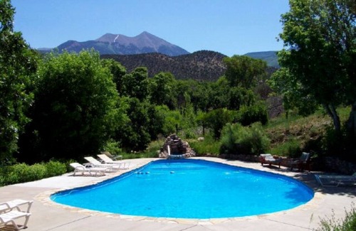 Spanish Valley Cabin | Trail's End - Accommodates up to 4 and is pet friendly