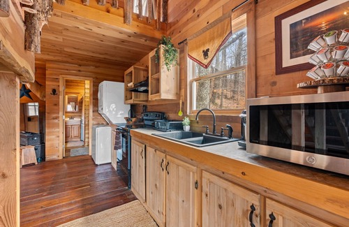 Franklin Cabin | TRAILS & TRANQUILITY - Cozy Cabin on 30 Acres