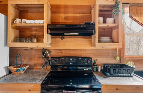 Franklin Cabin | TRAILS & TRANQUILITY - Cozy Cabin on 30 Acres