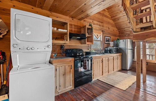 Franklin Cabin | TRAILS & TRANQUILITY - Cozy Cabin on 30 Acres