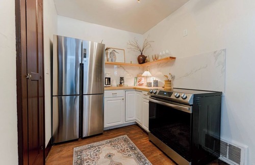 Palmer Lake Cottage | Trailside Cottage! Lovely, warm King bed home in Stunning Palmer Lake!