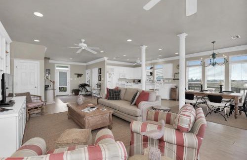 Silver Cay House | TraMarLis - Bright and Airy Bayfront home, Enjoy unobstructed views and amazing fishing! home