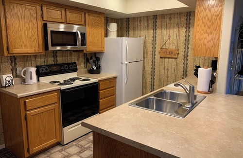 Pinetop Villa | TRANQUIL 2-BEDROOM VILLA WITH GARAGE IN PINETOP COUNTRY CLUB AREA