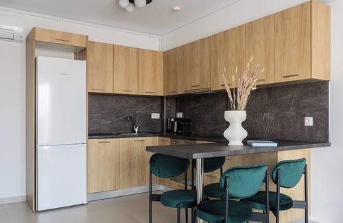 Neos Kosmos Apartment | Tranquil 2BR Apartment with Acropolis view