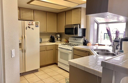 Lake Forest House | Tranquil 3 bed 2.5 bath Home with panoramic views and private backyard