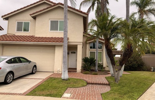 Lake Forest House | Tranquil 3 bed 2.5 bath Home with panoramic views and private backyard