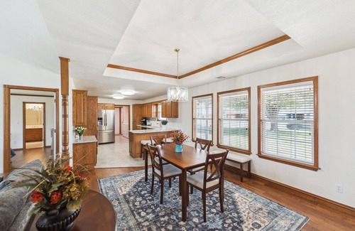 Pryor House | Tranquil 3 bedroom home in South Pryor AC,Wifi