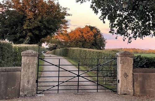 Adare Other | Tranquil 4-bedroom farmhouse and studio in Adare