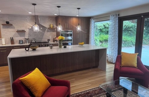 Inglewood-Finn Hill House | Tranquil 4-bedroom house in Kirkland with AC