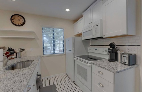 Englewood Apartment | Tranquil Apartment near DTC
