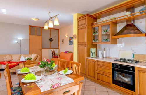 Oldesio Apartment | Tranquil Apartment "Sun" with Pool Access, Stunning Views, and Private Terrace
