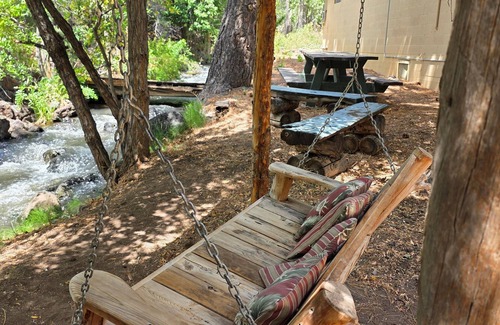 Cedaredge Cabin | Tranquil Aspen Retreat with Full Kitchen & Cozy Charm at the Cedaredge Lodge.