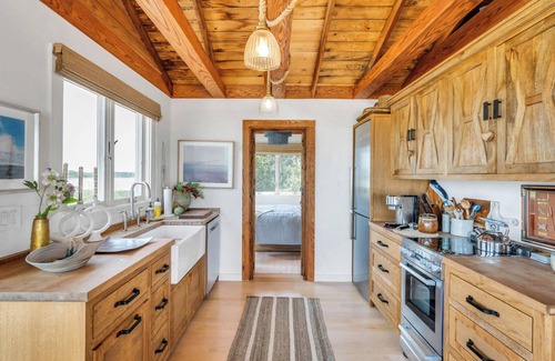 Tuckahoe House | Tranquil Bayfront Escape in Southampton Beachfront Living with.