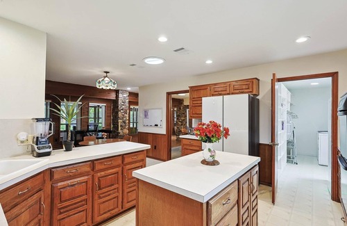 Lucas House | Tranquil Country Retreat | 3BD, Playground, Picnic