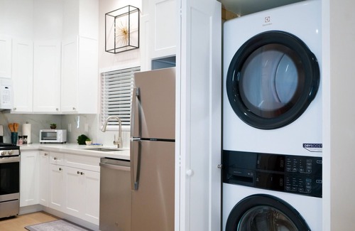 Charter Oak House | Tranquil & Cozy Stay – Your Relaxing Home Away from Home