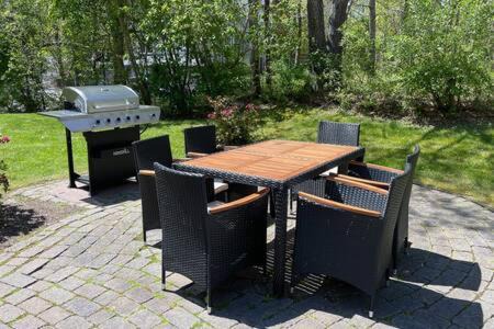 Plymouth House | Tranquil Family Retreat with Pool