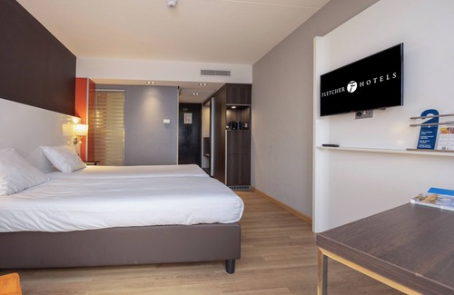 Municipality of Nieuwegein Hotel | Tranquil Getaway: Indoor Pool, Free Parking & Outdoor Adventures Await You
