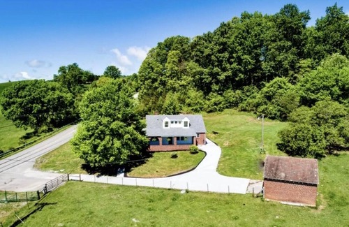 Tazewell House | Tranquil Haven MTN Retreat, 3-bedroom, 2-bath, WIFI, AC in Beautiful Tazewell
