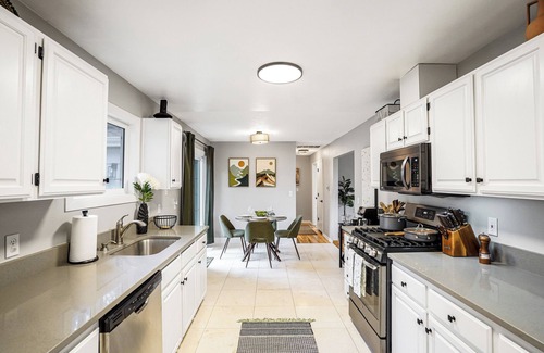 West Salem House | Tranquil Haven w/large yard, laundry : West Salem