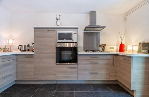 Ganges House | Tranquil Holiday Home, Laroque