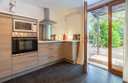 Ganges House | Tranquil Holiday Home, Laroque