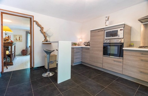 Ganges House | Tranquil Holiday Home, Laroque