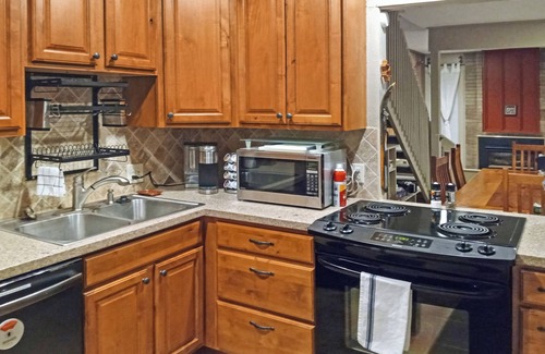 Warrior's Mark House | Tranquil home, Steps from FreeRide Bus Stop; 3 BR layout in a 2 BR
