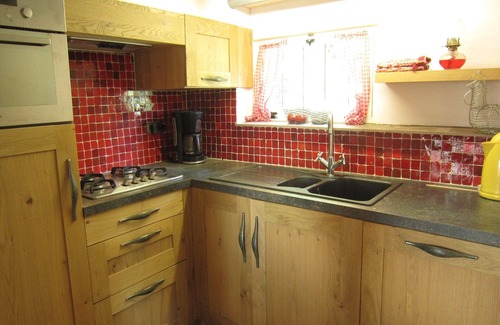 Proven House | Tranquil Home with BBQ