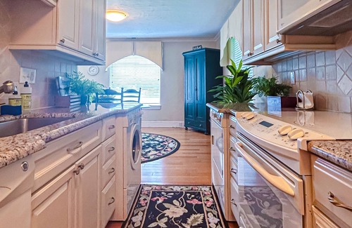 Lake Junaluska Cottage | Tranquil Lake Junaluska cottage: serene views, modern comforts, adventure