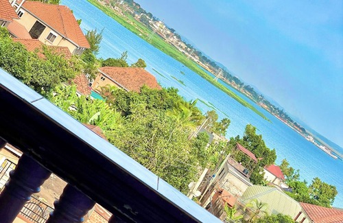 Kireka House | Tranquil Lakefront Haven