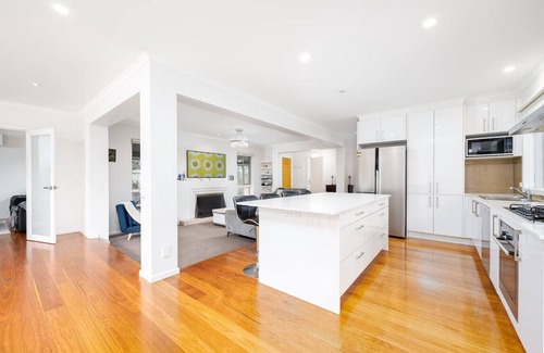 Donvale House | Tranquil Large Retreat with Alfresco & Pool