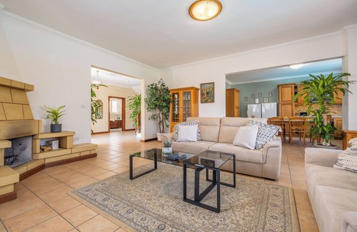 Swieqi Villa | Tranquil Mansion - 3 Bed, Pool, BBQ & Gaming Room