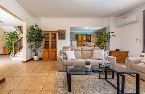 Swieqi Villa | Tranquil Mansion - 3 Bed, Pool, BBQ & Gaming Room