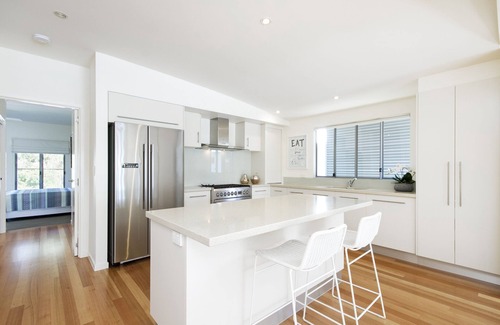 Tewantin House | Tranquil & Modern Riverside Getaway