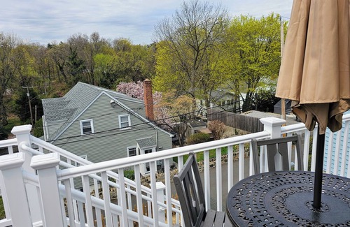 Greenwich Apartment | Tranquil modern upstairs apt. Walk to restaurants & beach!