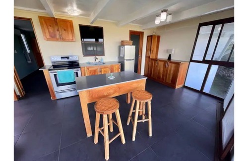 El Sunzal House | Tranquil Oceanview Guesthouse w/Luxurious Pool