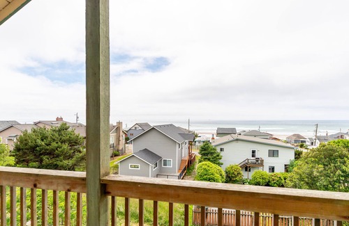 Roads End House | Tranquil ocean view, walk to beach, king suite
