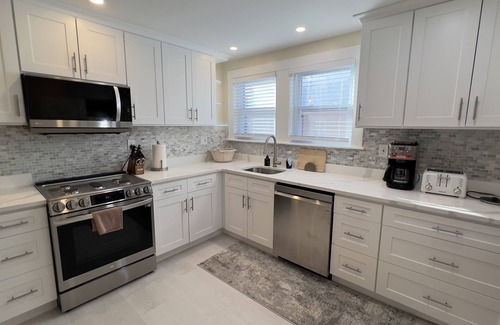 Brighton Condo | Tranquil Renovated 3BR Allston Condo + Parking , Close to Harvard/BU/BC/MIT!