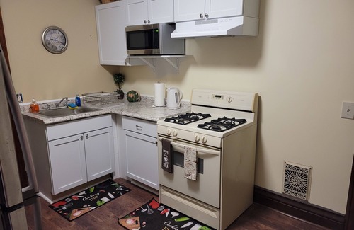 Rochester House | Tranquil Retreat a mile away from URMC
